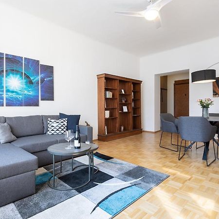 Bright And Spacious Attic Apartment Praga Zewnętrze zdjęcie