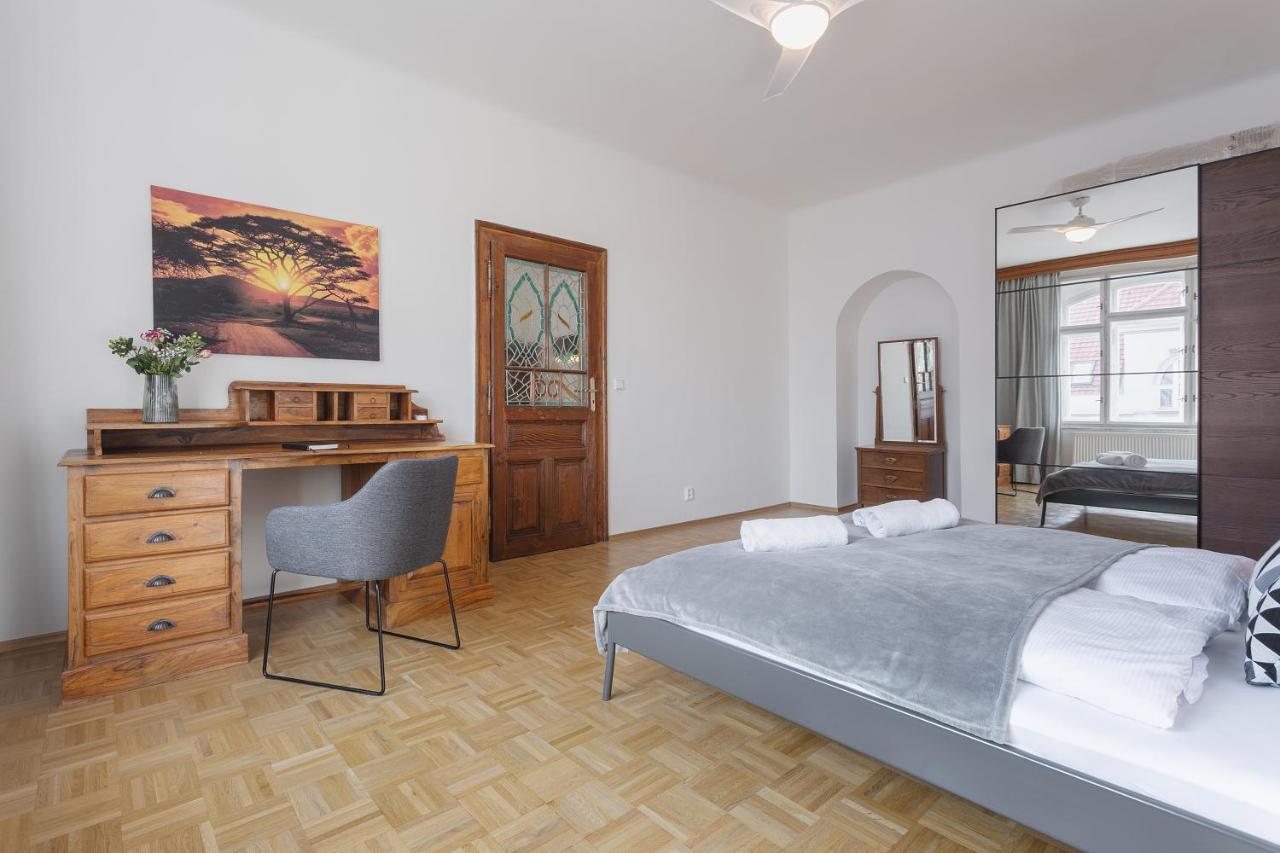 Bright And Spacious Attic Apartment Praga Zewnętrze zdjęcie