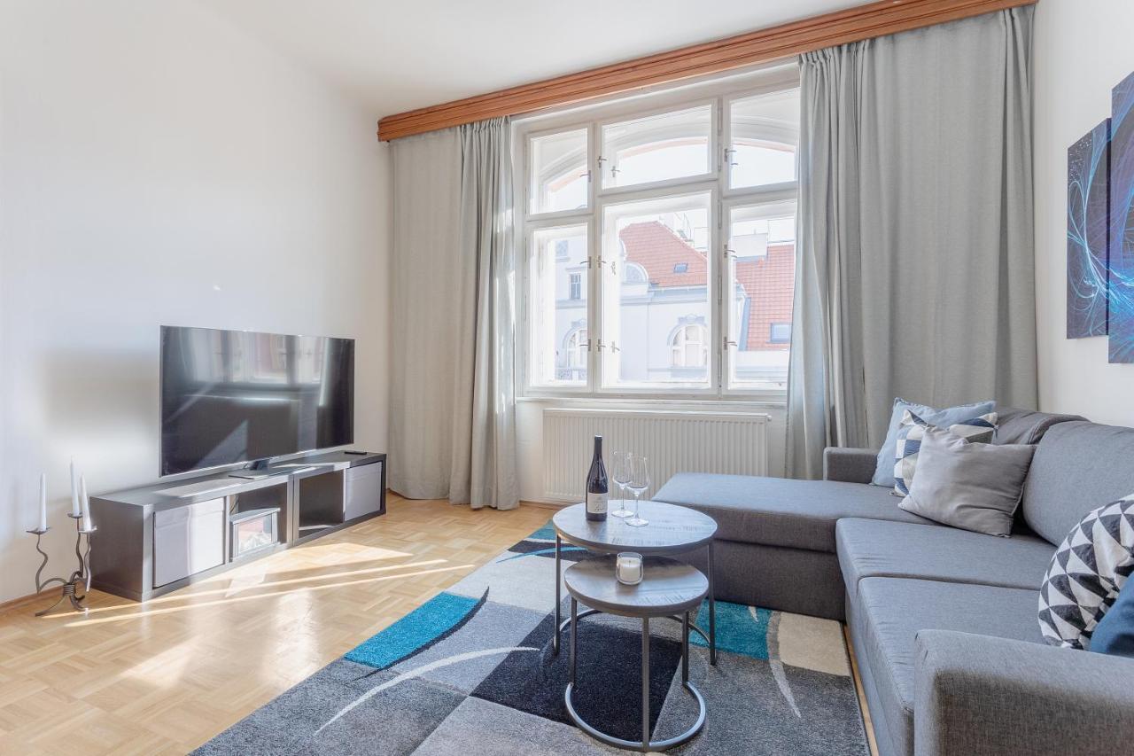 Bright And Spacious Attic Apartment Praga Zewnętrze zdjęcie