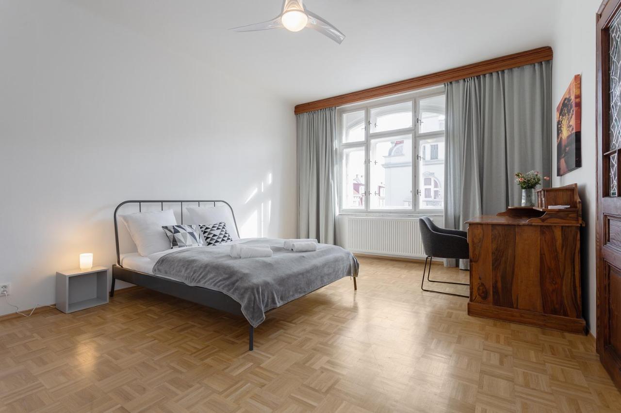 Bright And Spacious Attic Apartment Praga Zewnętrze zdjęcie